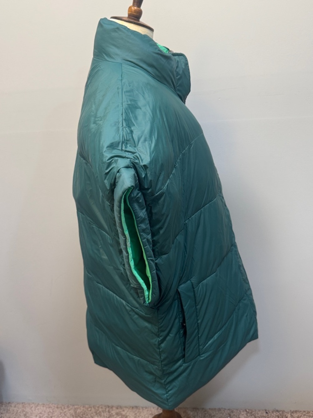 NWT UGG Sydnee reversible puffer vest women’s sz M, as is - Picture 15 of 15